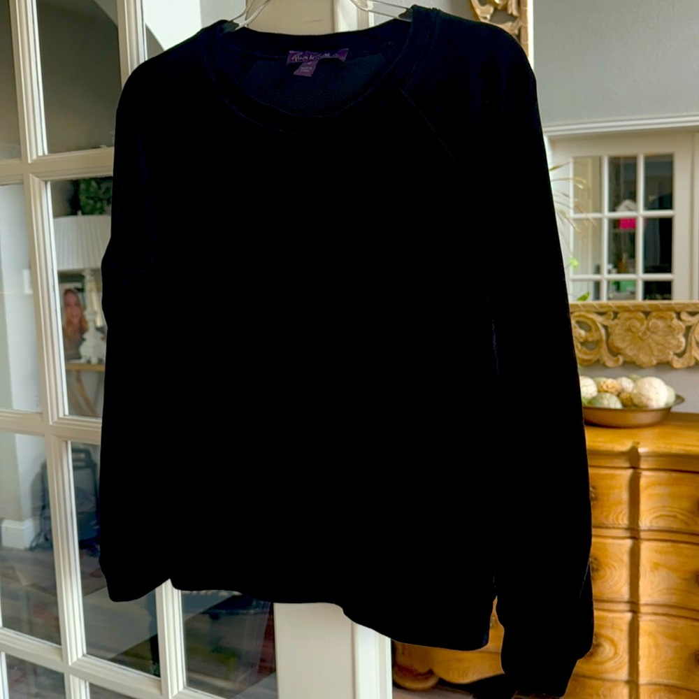 Ladies Black Velour Top M